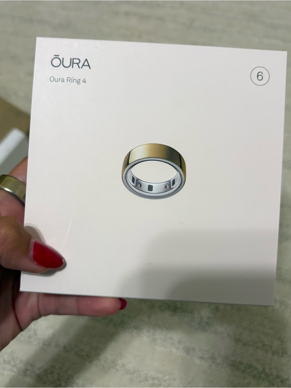 Oura ring gen 4 size 6. Great condition. Battery life lasts 4-5 days.